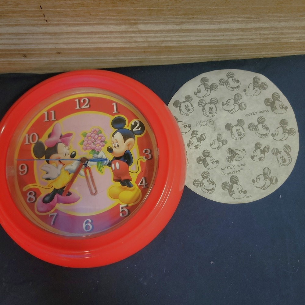 Disney Mickey Minnie Mouse Wall Clock Red Plastic Round‎ Tested Working